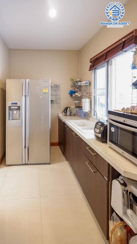 บ้านเดี่ยวมือสองย่านนนทบุรีฯ ม.คาซ่าแกรนด์ รัตนาธิเบศร์-ราชพฤกษ์ เนื้อที่กว้างขวางมากถึง 111 ตร.ว. ฟังก์ชัน 4 ห้องนอน 5 ห้องน้ำ ที่จอดรถ 5 คัน แถมฟรี! เครื่องปรับอากาศ 7 เครื่อง บนทำเลแห่งการเดินทาง ใกล้รถไฟฟ้าสายสีม่วง "สถานีบางรักใหญ่"...